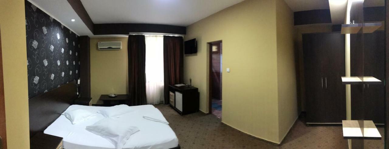 Hotel Bulevard Drobeta Turnu Severin Exterior photo